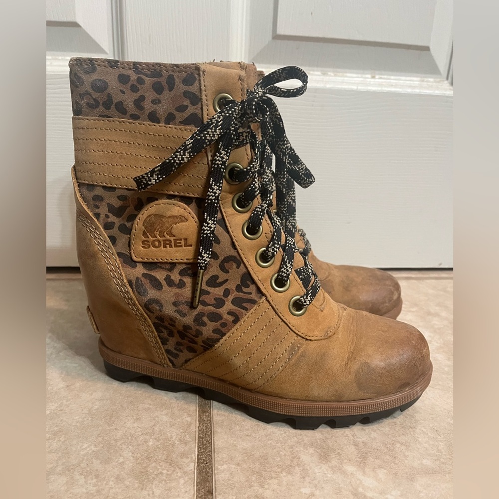 Women’s Sorel lace up boots size 7.5